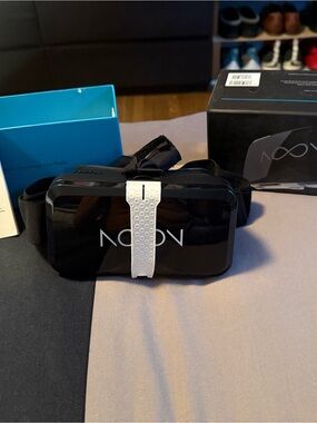 Noon Black VR Headset with Adjustable Strap